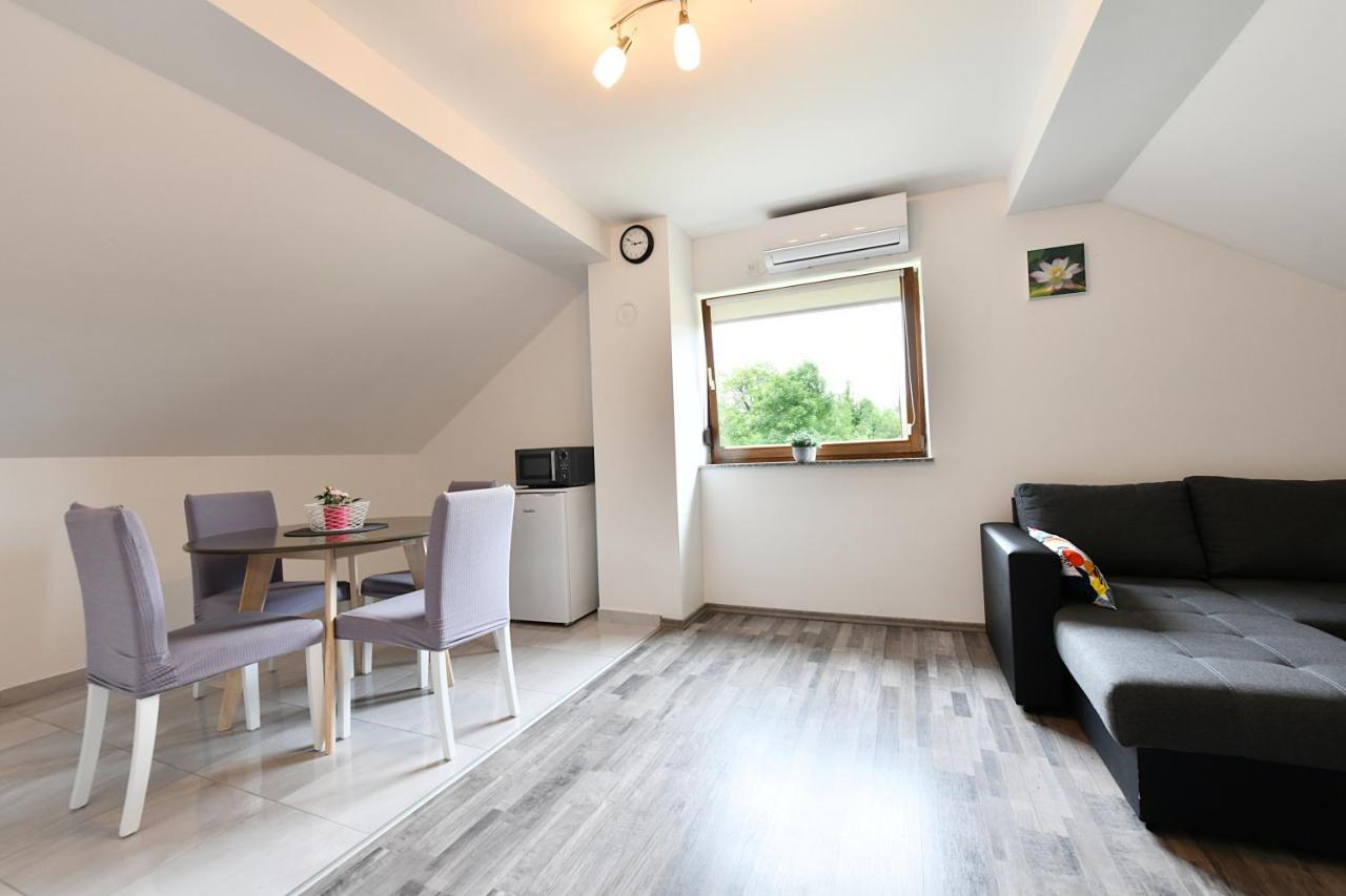 Apartman Mate Rakovica Buitenkant foto